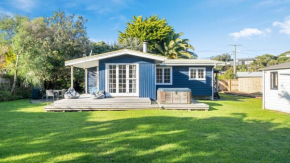 The Little Blue Bach - Waikanae Beach Holiday Home, Waikanae